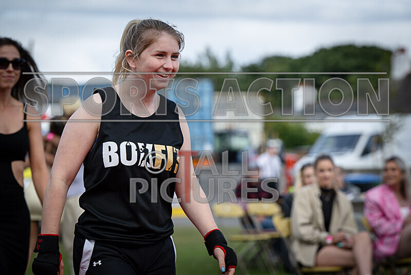 BOUT 9- Lauren Thunder Damage Hallett v Dee the Machine Marsden-4 - BOUT 9- Lauren 'Thunder Damage' Hallett v Dee 'the Machine' Marsden