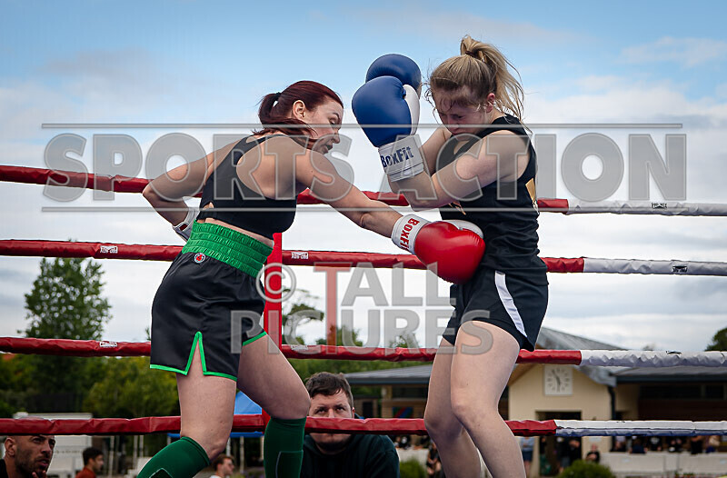 BOUT 9- Lauren Thunder Damage Hallett v Dee the Machine Marsden-28 - BOUT 9- Lauren 'Thunder Damage' Hallett v Dee 'the Machine' Marsden