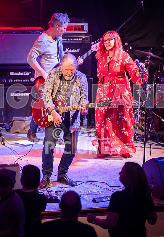 The Sacred Hearts-32 - THE SACRED HEARTS