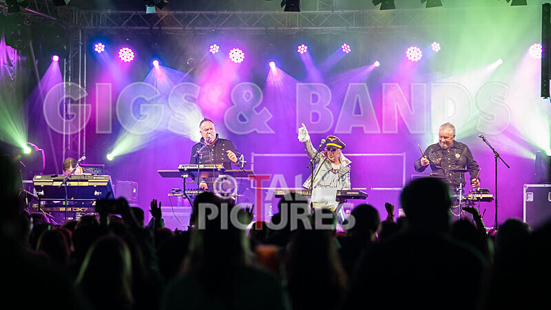 Fade2Grey-449 - FADE2GREY