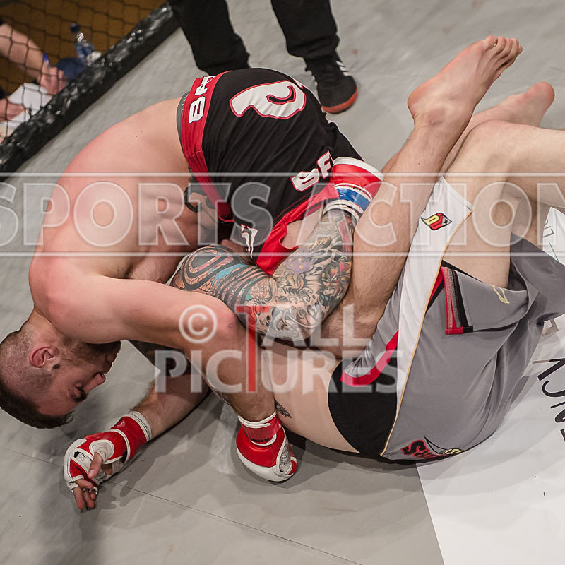 Josh Ozanne v Andrew Reid-47 - BOUT 15