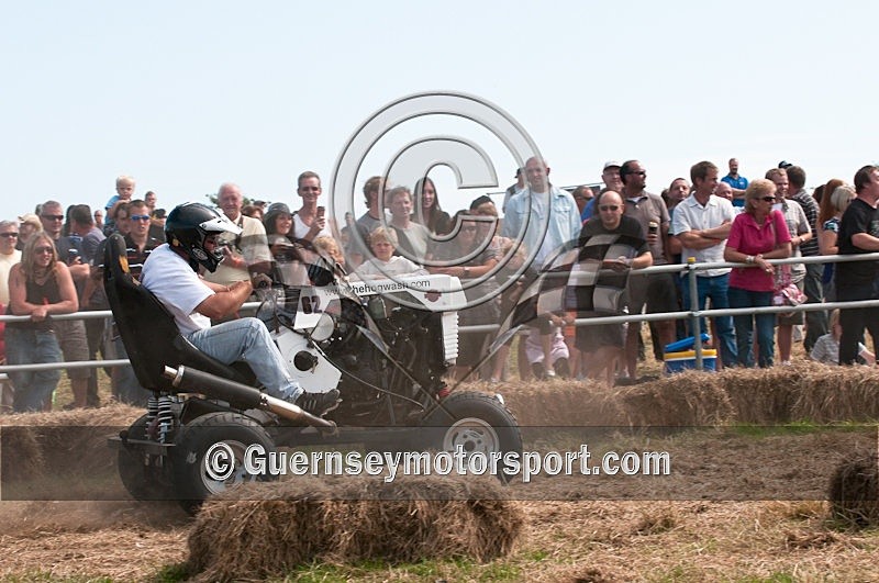 Hogwash_09-86 - HOGWASH 2009 - SCENE