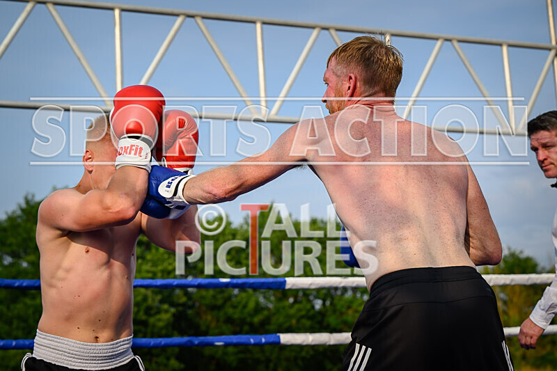 BOUT 8 - Mark Butterwork v Marvelous Modris Kononovs-28 - BOUT 8 - Mark Butterwork v 'Marvelous' Modris Kononovs