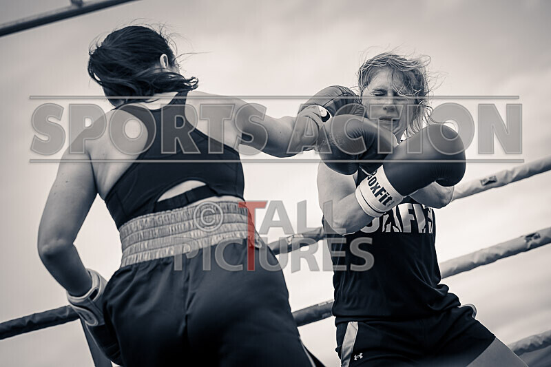BOUT 9- Lauren Thunder Damage Hallett v Dee the Machine Marsden-38 - BOUT 9- Lauren 'Thunder Damage' Hallett v Dee 'the Machine' Marsden