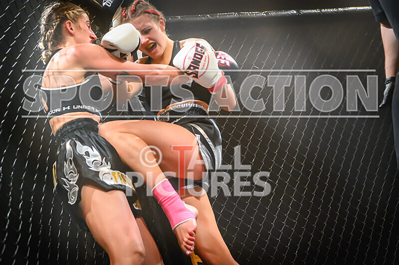 BOUT- 9 - Laura Douglas v Georgia Blumsom-71 - BOUT 9 - Laura Douglas v Georgia Blumsom