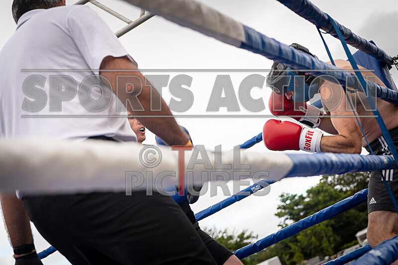 BOUT 11- Roland the Doc Archer v Chris the Trigger ONeil-10 - BOUT 11- Roland 'the Doc' Archer v Chris 'the Trigger' O'Neil