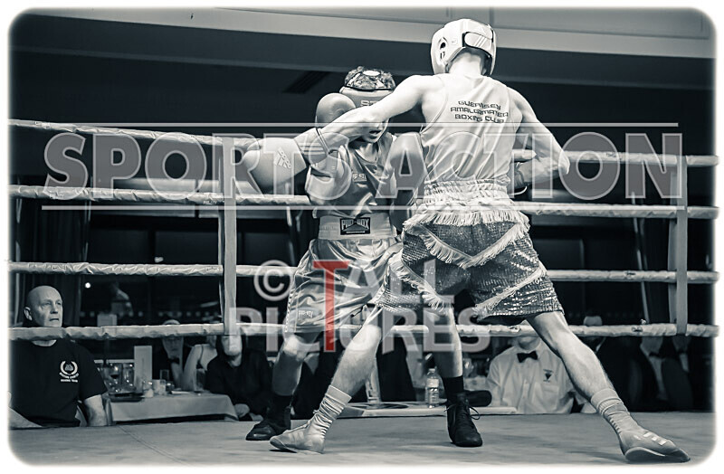 BOUT 3- Arnie Watson v Arthur Tipping-4 - BOUT 3 - Arnie Watson v Arthur Tipping