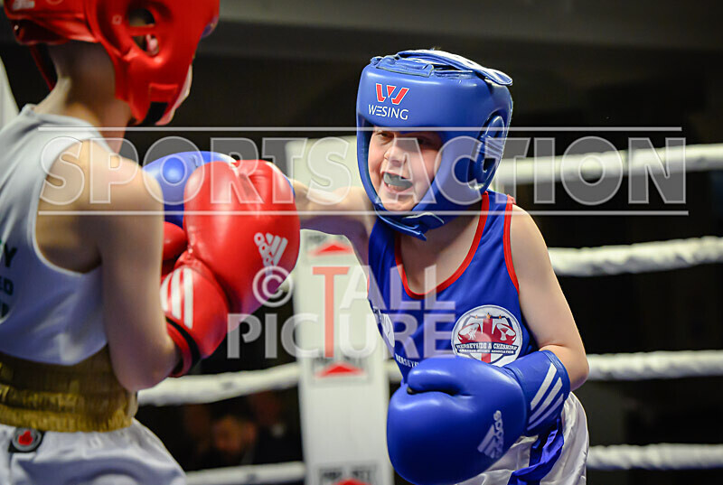 BOUT- 2 - Leon Watson v Callum Cain-8 - BOUT 2 - Leon Watson v Callum Cain