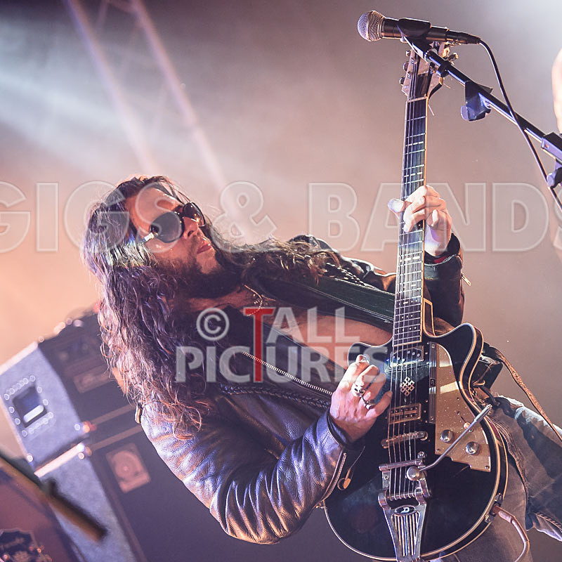 Johnny Cage and the Voodoo Groove-41 - JOHNNY CAGE AND THE VOODOO GROOVE