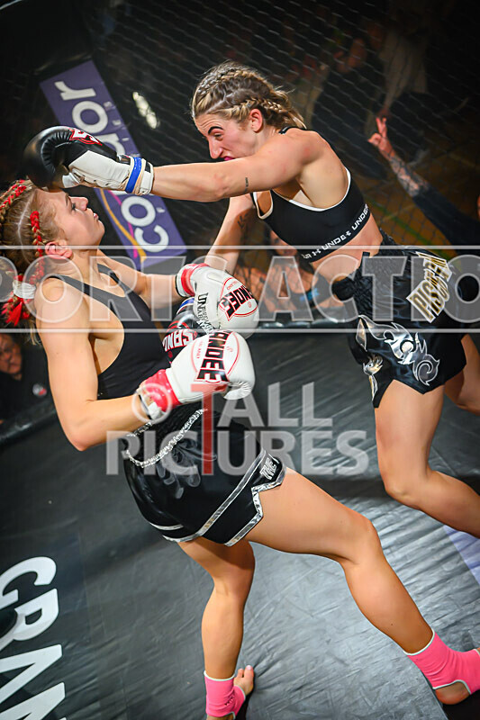 BOUT- 9 - Laura Douglas v Georgia Blumsom-61 - BOUT 9 - Laura Douglas v Georgia Blumsom