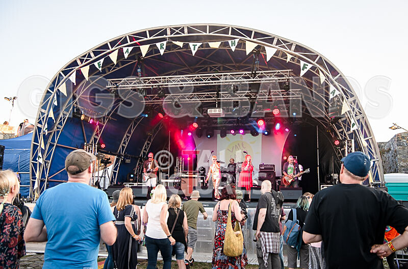 The Sacred Hearts-104 - THE SACRED HEARTS