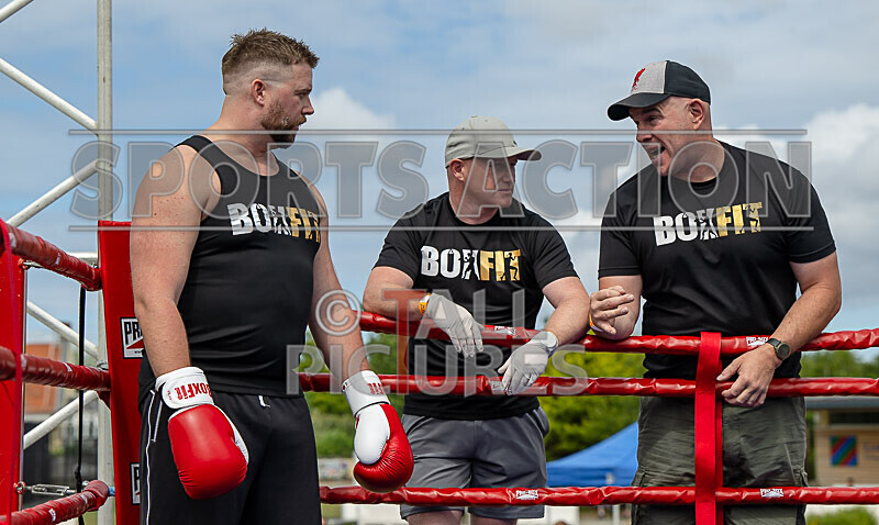 BOUT 2- Dave Tornado Taylor v Marvin Le Marvellous Odillard-4 - BOUT 2- Dave 'Tornado' Taylor v Marvin 'Le Marvellous' Odillard