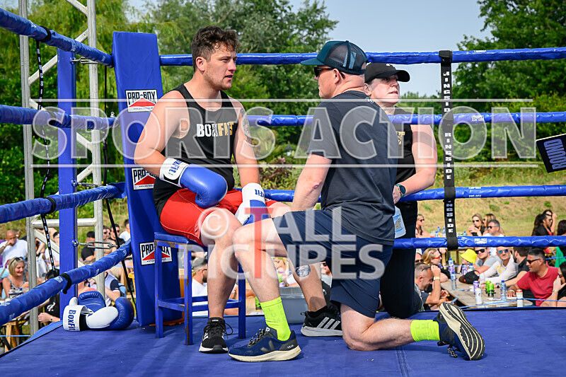 BOUT 4 - Sam Kamikazae Kissack v Charlie White-20 - BOUT 4 - Sam 'Kamikazae' Kissack v Charlie White
