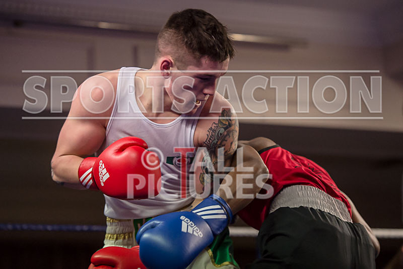 Bout - 11_Casey De La Mare v Babatunji Ogiunniya-24 - Bout - 11_Casey De La Mare v Babatunji Ogiunniya