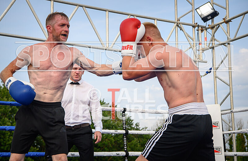 BOUT 8 - Mark Butterwork v Marvelous Modris Kononovs-19 - BOUT 8 - Mark Butterwork v 'Marvelous' Modris Kononovs