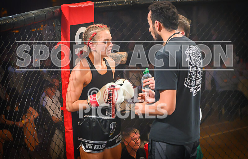 BOUT- 9 - Laura Douglas v Georgia Blumsom-24 - BOUT 9 - Laura Douglas v Georgia Blumsom