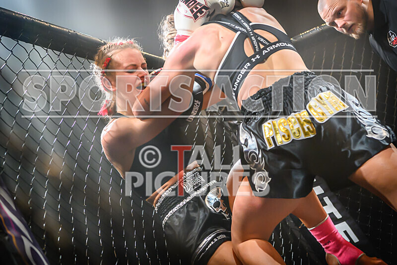 BOUT- 9 - Laura Douglas v Georgia Blumsom-80 - BOUT 9 - Laura Douglas v Georgia Blumsom