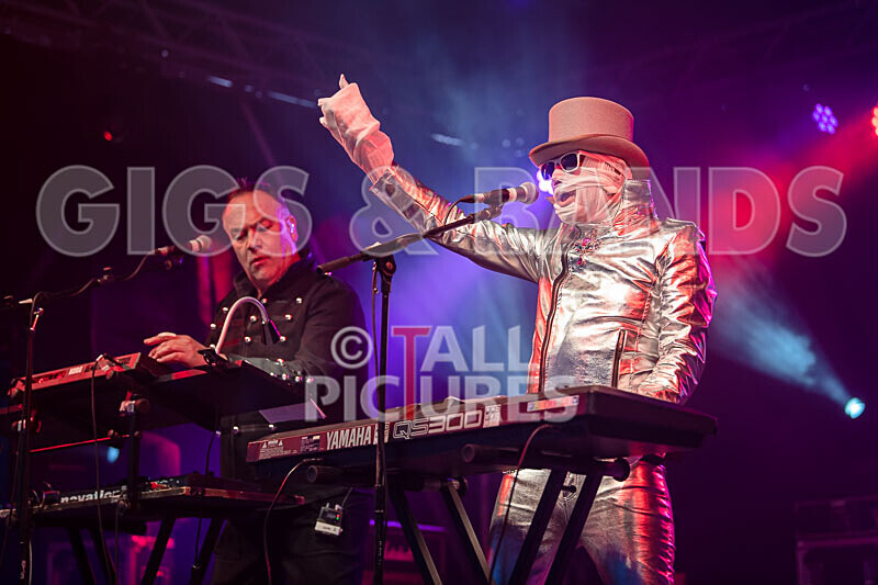 Fade2Grey-428 - FADE2GREY