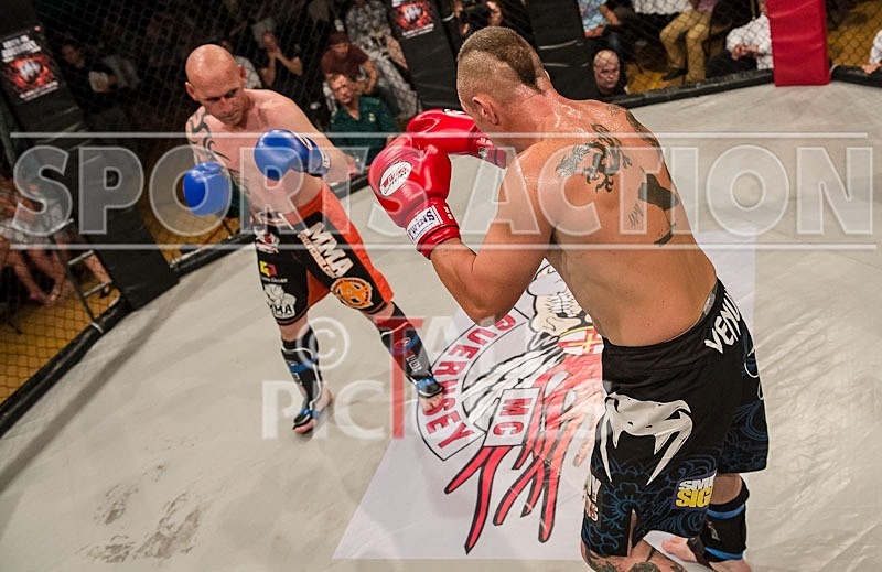 Cage Fighting_2012_Bout 10-39 - BOUT-10