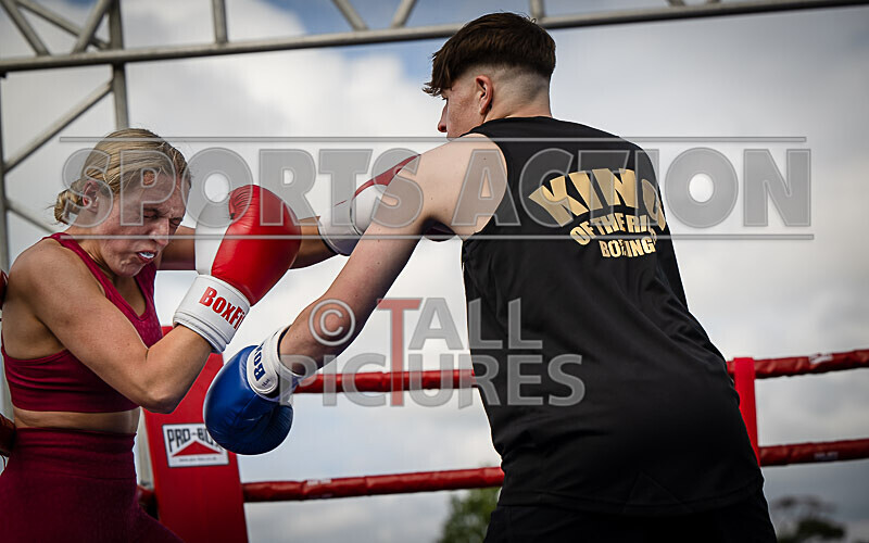 BOUT 5- Leonie Chardonnay Pike v Ellie Rocky Robinson-26 - BOUT 5- Leonie 'Chardonnay' Pike v Ellie 'Rocky' Robinson