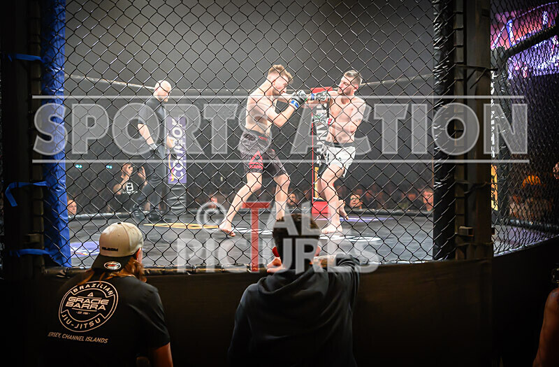 BOUT- 11 - James Jeune v Matt Iwon-51 - BOUT 11 - James Jeune v Matt Iwon