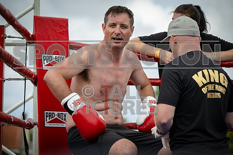BOUT 4- Rollo 9 and a Half Digits v Tony Foxey Fox-43 - BOUT 4- Rollo '9 and a Half Digits' v Tony 'Foxey' Fox