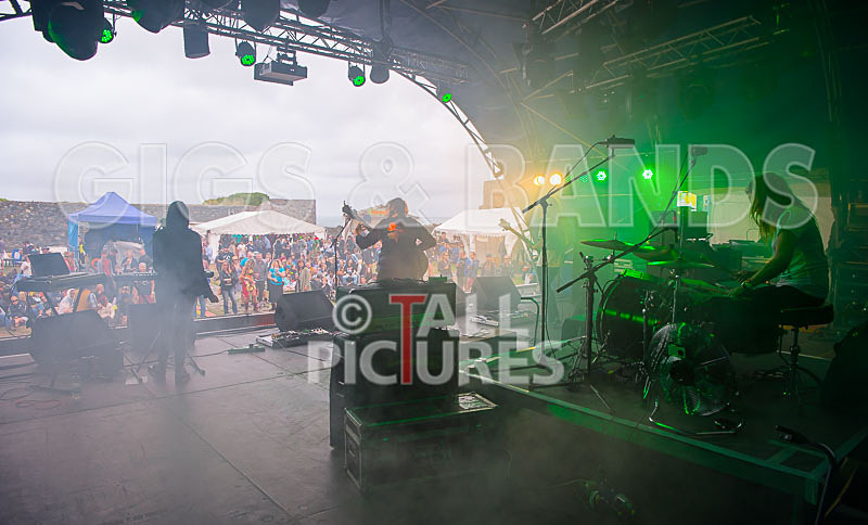 She Drew the Gun-3 - SHE DREW THE GUN