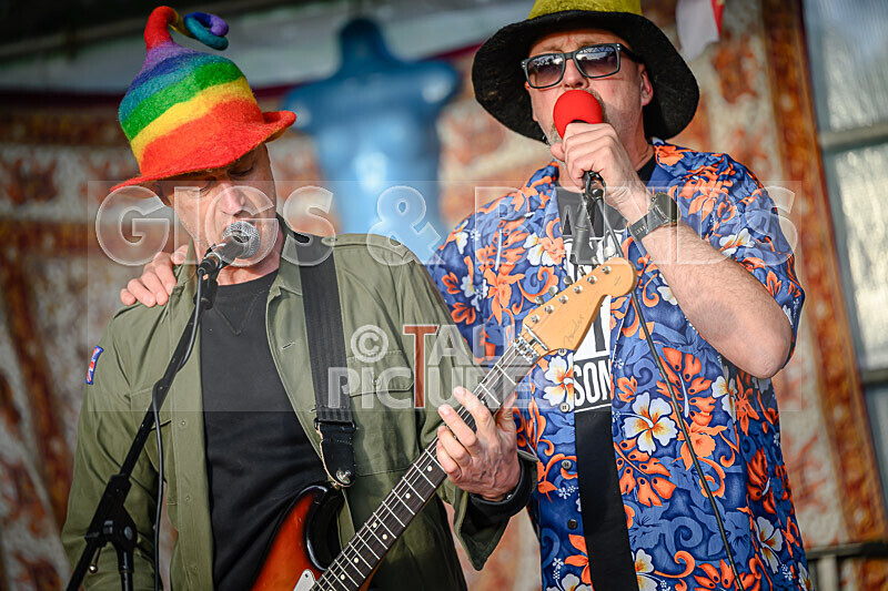 The Bensons-68 - THE BENSONS