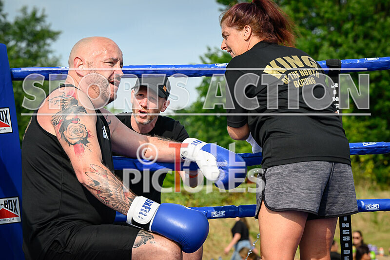 BOUT 5 - Martin the Swinger Budge v Wayne the Renegade Ogier-26 - BOUT 5 - Martin 'the Swinger' Budge v Wayne 'the Renegade' Ogier