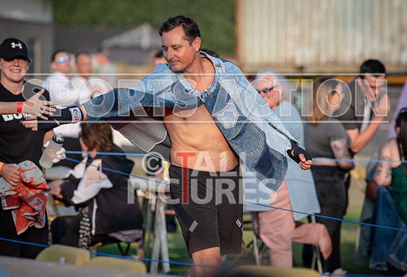 BOUT 11 - Rolo -9 and a Half Digits De Saumarez v Darren -the Executio - BOUT 11 - Rollo '9 and a Half Digits' De Saumarez v Darren 'the Executioner' Etasse