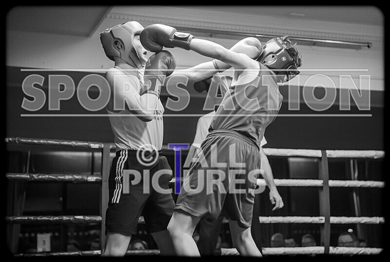 BOUT- 4 - Jacob Jones v Tommy Clark-8 - BOUT: 4 - Jacob Jones v Tommy Clark