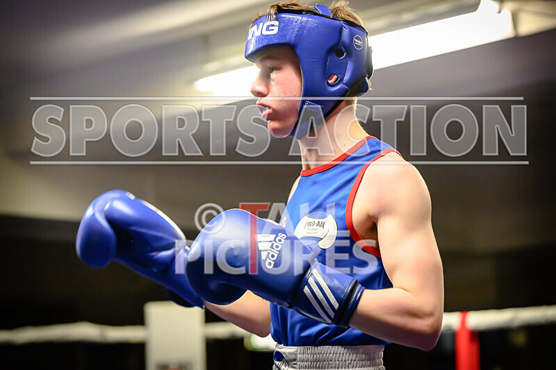BOUT- 5 - Arnie Watson v Ryan Henry-23 - BOUT 5 - Arnie Watson v Ryan Henry