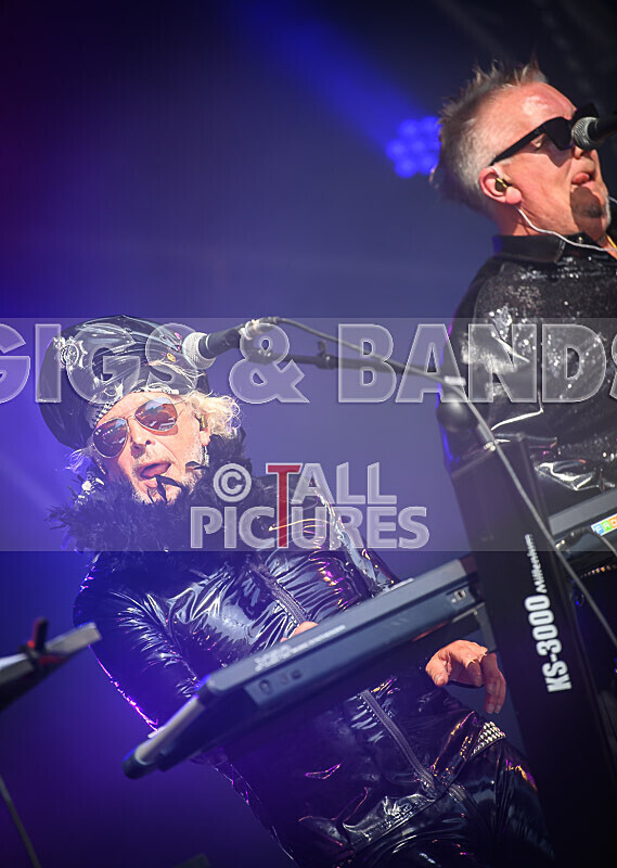 Fade 2 Grey-495 - FADE 2 GREY