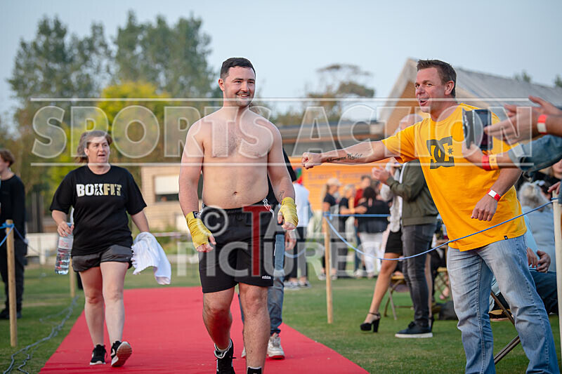 BOUT 15 - Alec -the Bomber- Bailey v Owen Poynder-2 - BOUT 15 - Alec 'the Bomber' Bailey v Owen Poynder