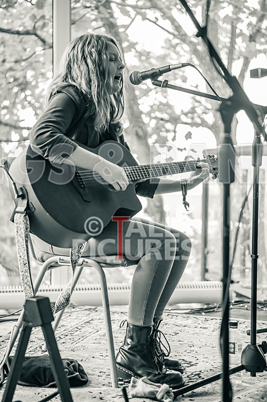 Kiya Ashton-16 - THE ACOUSTIC CAFE