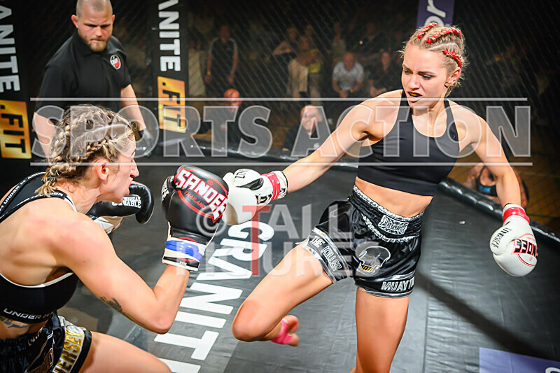 BOUT- 9 - Laura Douglas v Georgia Blumsom-75 - BOUT 9 - Laura Douglas v Georgia Blumsom