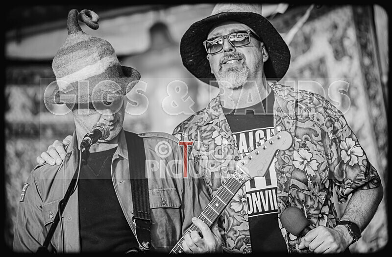 The Bensons-60 - THE BENSONS