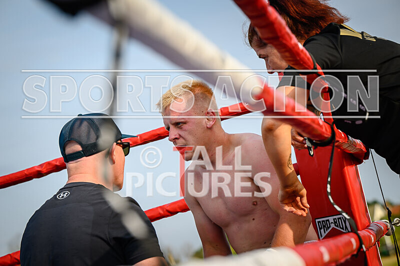 BOUT 8 - Mark Butterwork v Marvelous Modris Kononovs-17 - BOUT 8 - Mark Butterwork v 'Marvelous' Modris Kononovs
