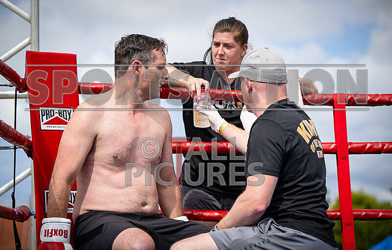 BOUT 4- Rollo 9 and a Half Digits v Tony Foxey Fox-26 - BOUT 4- Rollo '9 and a Half Digits' v Tony 'Foxey' Fox