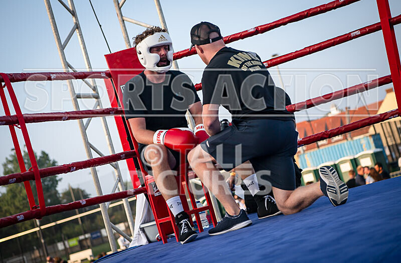 BOUT 12 - Ruairi -the Real Deal- ONeill v Jaques -Sharky- Colley-10 - BOUT 12 - Ruairi 'the Real Deal' O'Neill v Jaques 'Sharky' Colley