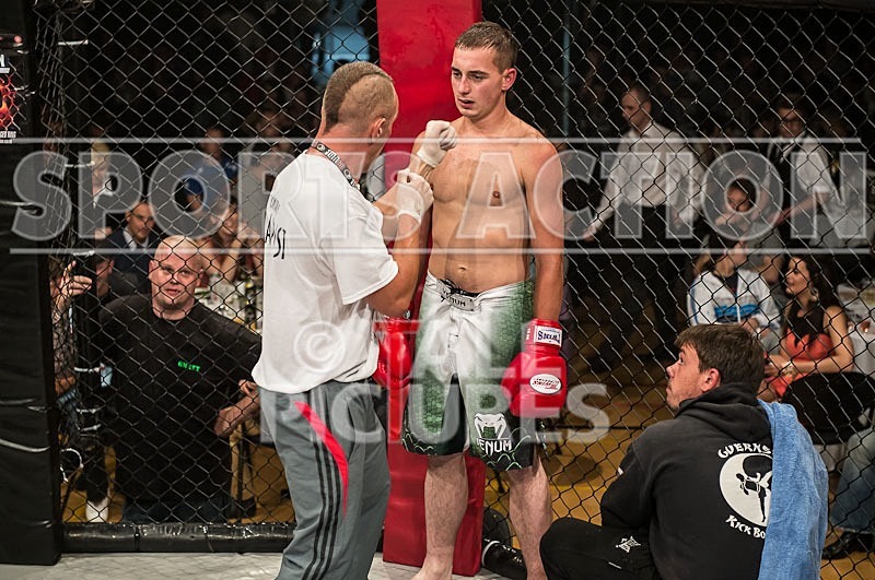 Cage Fighting_2012_Bout 2-21 - BOUT-2