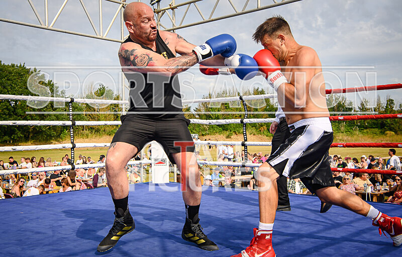 BOUT 5 - Martin the Swinger Budge v Wayne the Renegade Ogier-11 - BOUT 5 - Martin 'the Swinger' Budge v Wayne 'the Renegade' Ogier