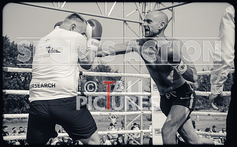 BOUT 3 - Dangerous Dan Cavanagh v Tim Scrappy Doo Rogers-37 - BOUT 3 - 'Dangerous' Dan Cavanagh v Tim 'Scrappy Doo' Rogers