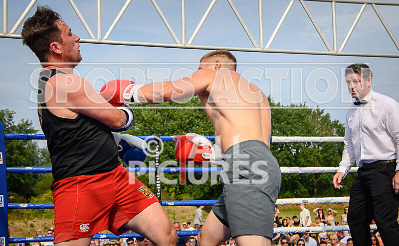 BOUT 4 - Sam Kamikazae Kissack v Charlie White-13 - BOUT 4 - Sam 'Kamikazae' Kissack v Charlie White