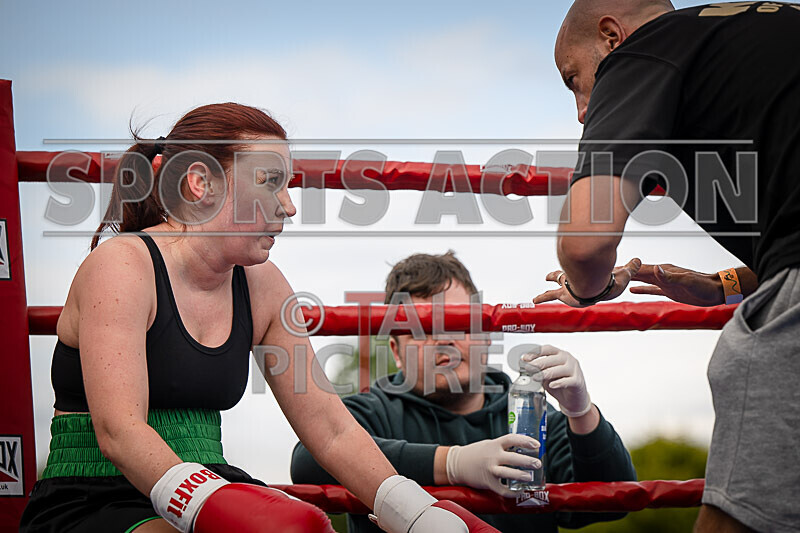 BOUT 9- Lauren Thunder Damage Hallett v Dee the Machine Marsden-22 - BOUT 9- Lauren 'Thunder Damage' Hallett v Dee 'the Machine' Marsden