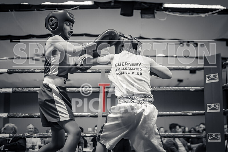 BOUT 1 - Liam Duff v Oliver McKenzie-21 - BOUT 1 - Liam Duff v Oliver McKenzie