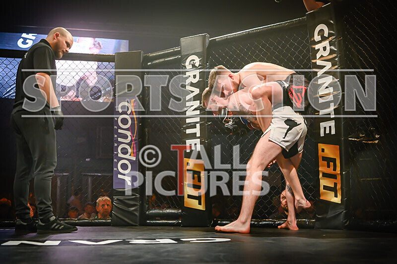 BOUT- 11 - James Jeune v Matt Iwon-63 - BOUT 11 - James Jeune v Matt Iwon