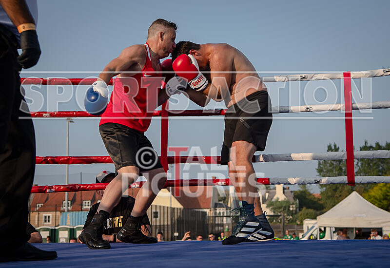 BOUT 11 - Rolo -9 and a Half Digits De Saumarez v Darren -the Executio - BOUT 11 - Rollo '9 and a Half Digits' De Saumarez v Darren 'the Executioner' Etasse