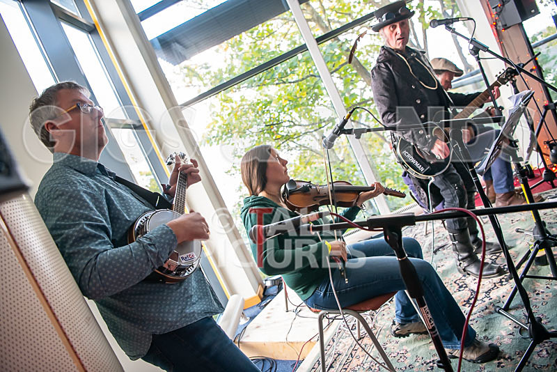 The Crowband-49 - THE ACOUSTIC CAFE