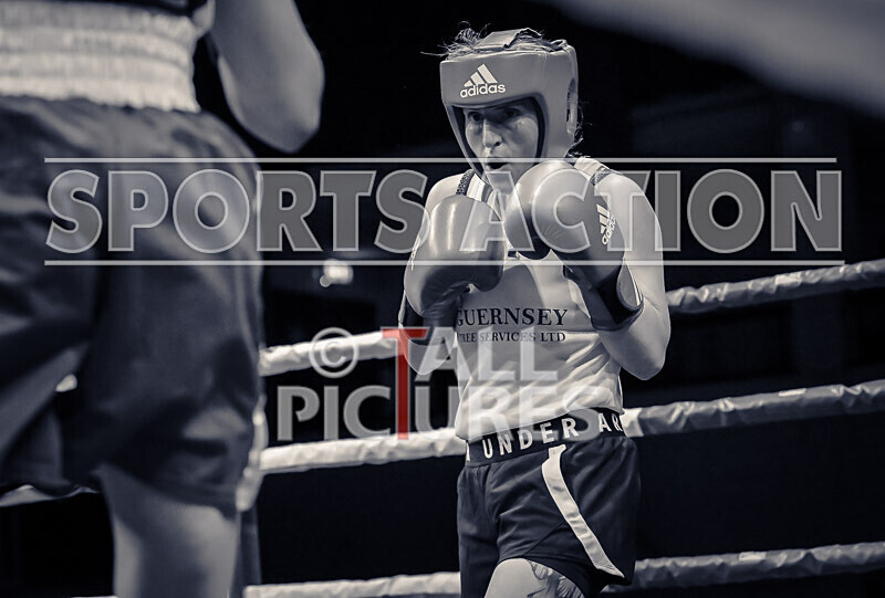 BOUT 6- Emma Martin v Stephanie Adlington-43 - BOUT 6: Emma Martin v Stephanie Adlington